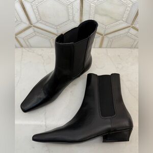 NWT STEVE MADDEN VANESA BLACK LEATHER ANKLE BOOTIE SLEEK INDIE GOTH PUNK 9.5